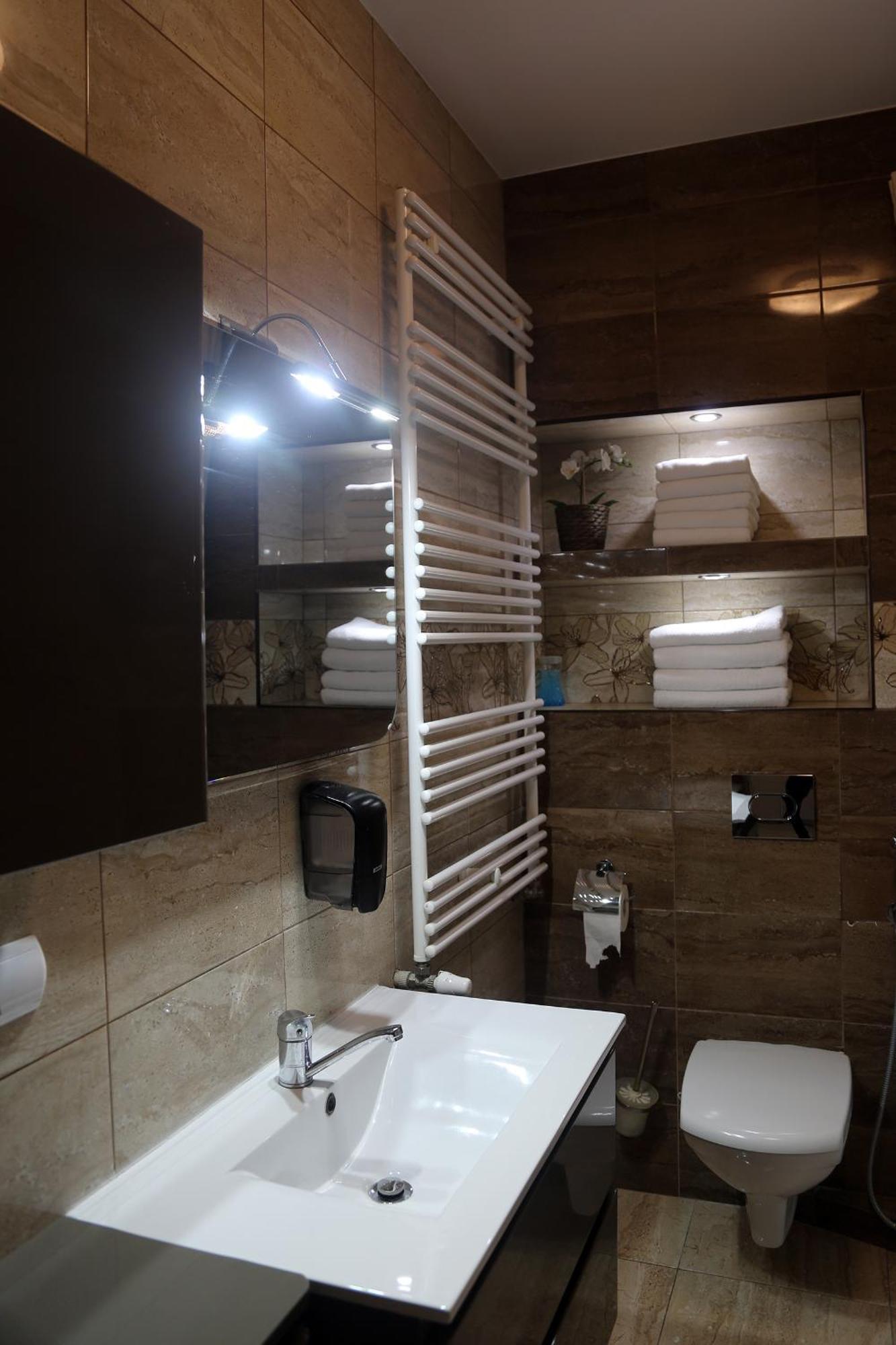 Apartamenty Uniejow "Prywatne Kapiele Termalne" Dış mekan fotoğraf